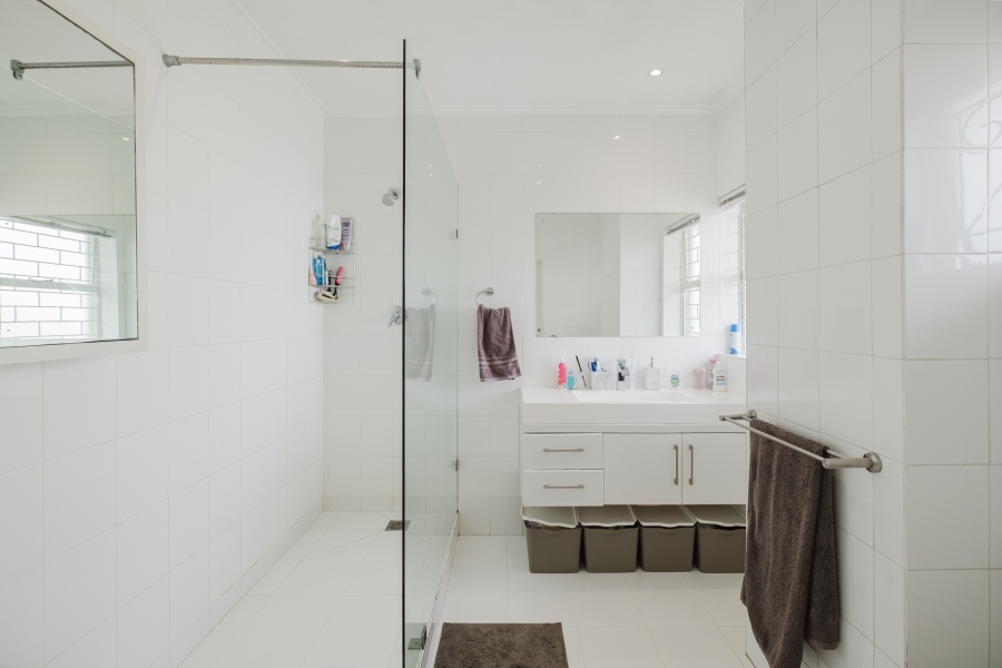 2 Bedroom Property for Sale in Sea Point Western Cape
